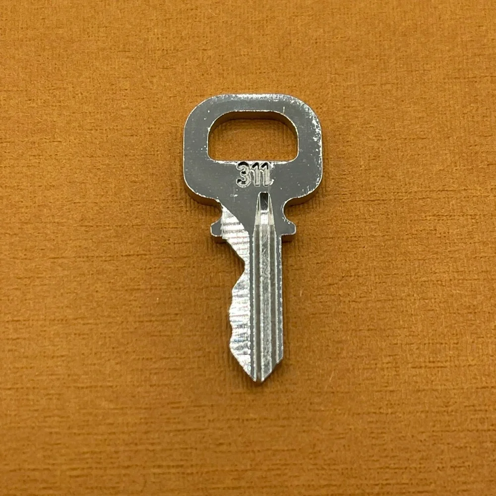 Louis Vuitton Silver Tone Cadena Key #311 For Speedy Alma Lock LV - Picture 10 of 10